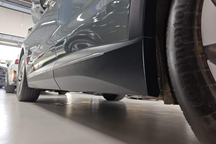 Used Nio EC7 2023 75 kWh Left Side Sill
