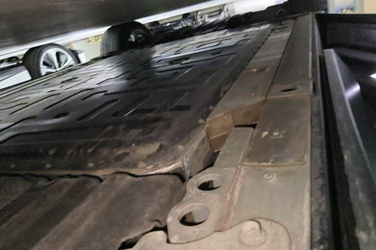 Used Nio EC7 2023 75 kWh Left Side Sill
