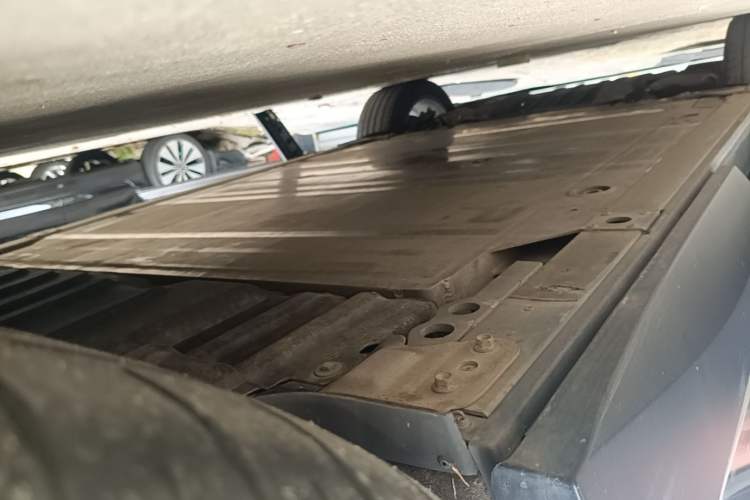 Used Nio EC7 2023 75 kWh Left Side Sill
