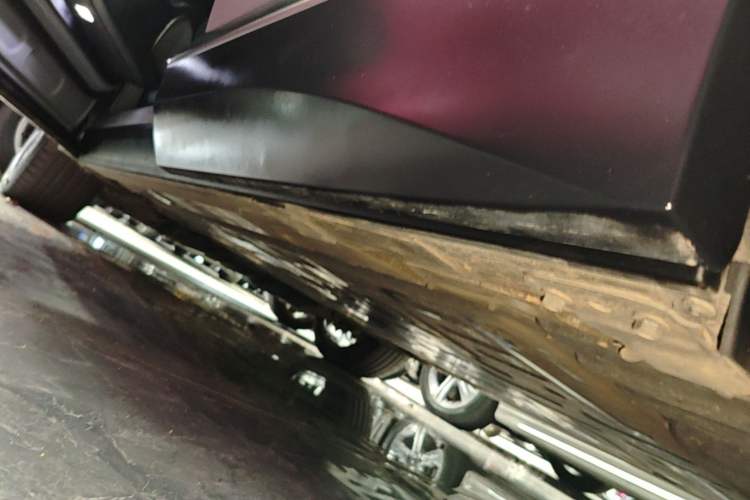 Used Nio EC7 2023 75 kWh Left Side Sill