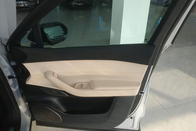 Used Nio EC7 2023 75 kWh Right Front Door Interior