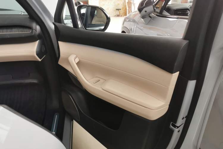 Used Nio EC7 2023 75 kWh Right Front Door Interior