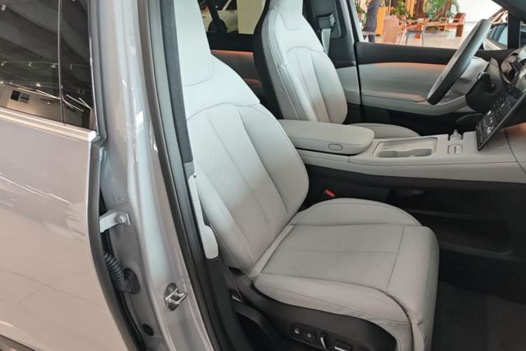 Used Nio EC7 2023 75 kWh Right Front Seat