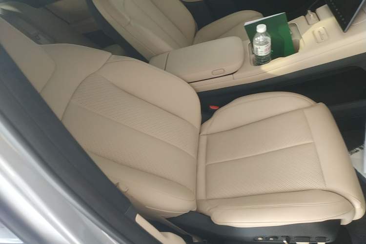 Used Nio EC7 2023 75 kWh Right Front Seat