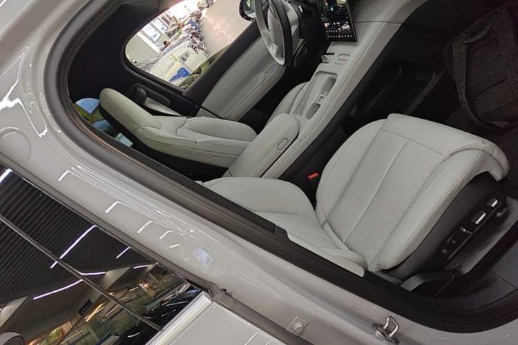 Used Nio EC7 2023 75 kWh Right Front Seat