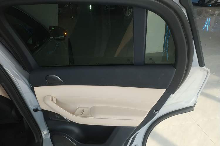 Used Nio EC7 2023 75 kWh Right Rear Door Interior