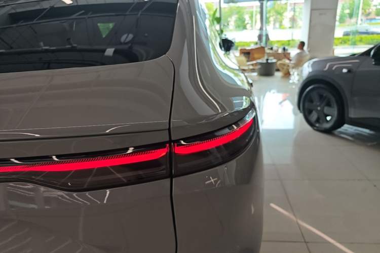 Used Nio EC7 2023 75 kWh Right Rear Taillight