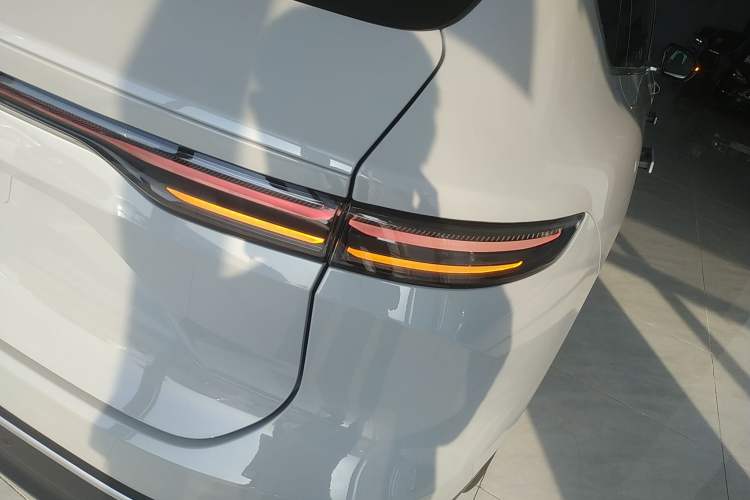 Used Nio EC7 2023 75 kWh Right Rear Taillight