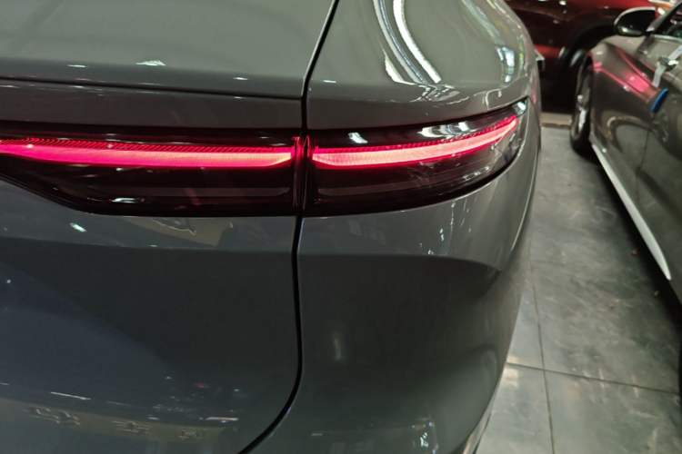 Used Nio EC7 2023 75 kWh Right Rear Taillight