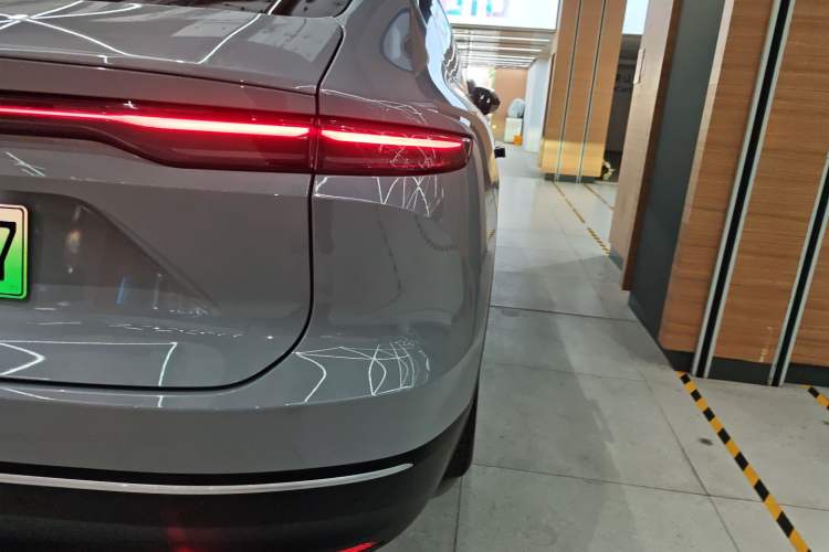 Used Nio EC7 2023 75 kWh Right Rear Taillight