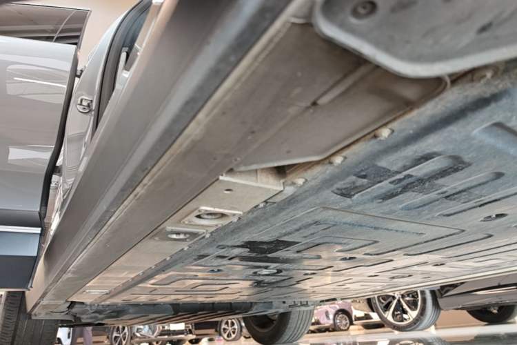 Used Nio EC7 2023 75 kWh Right Side Sill
