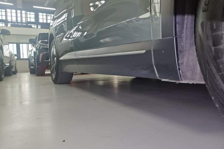 Used Nio EC7 2023 75 kWh Right Side Sill