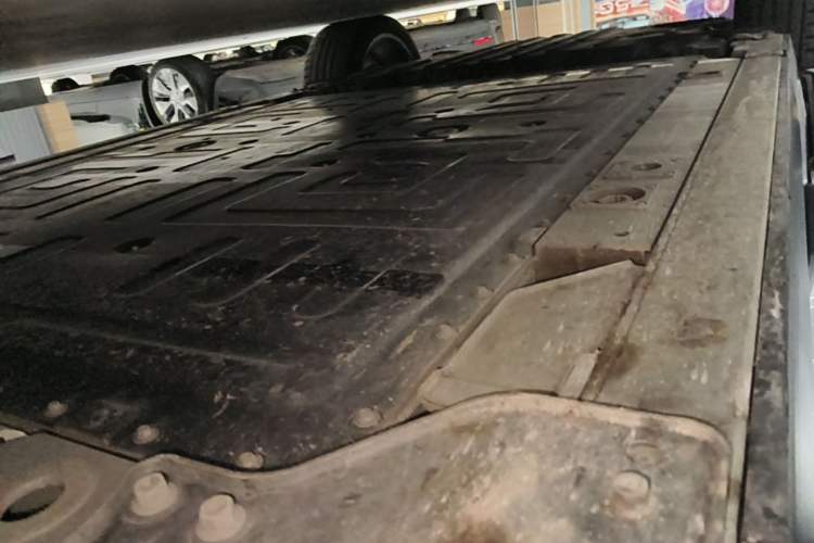 Used Nio EC7 2023 75 kWh Right Side Sill