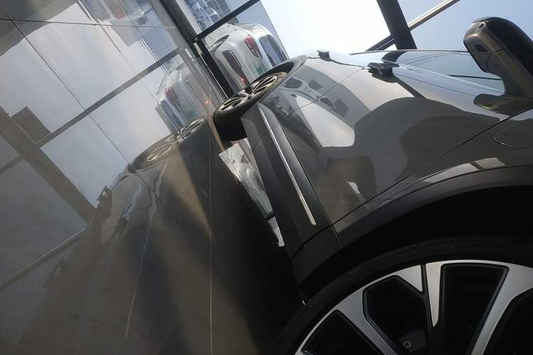 Used Nio EC7 2023 75 kWh Right Side Sill