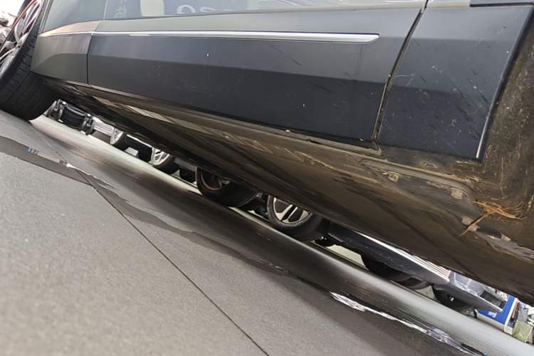 Used Nio EC7 2023 75 kWh Right Side Sill