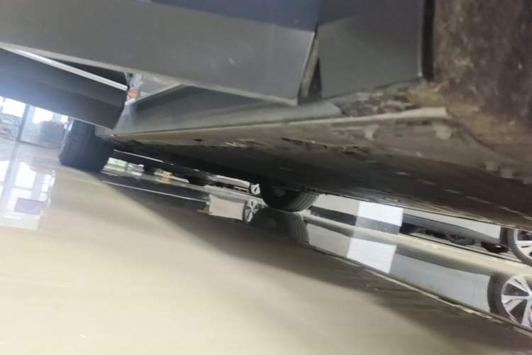 Used Nio EC7 2023 75 kWh Right Side Sill