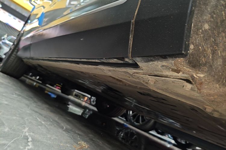 Used Nio EC7 2023 75 kWh Right Side Sill