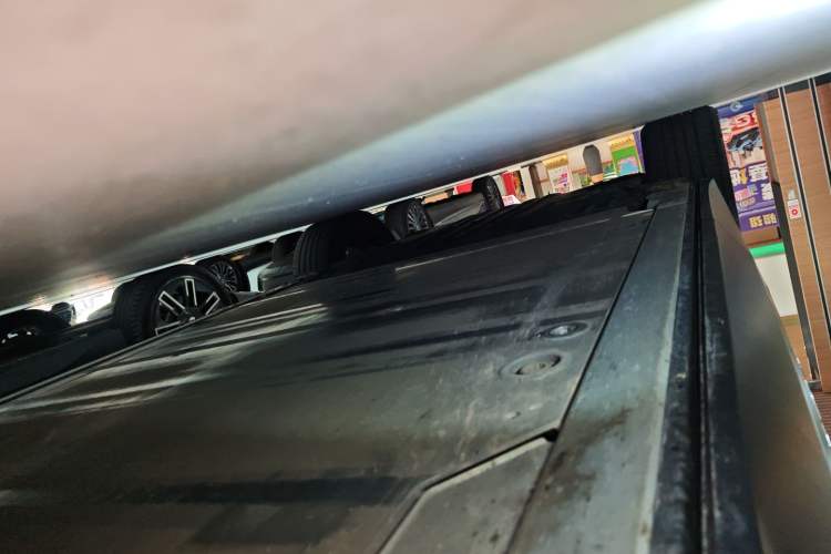 Used Nio EC7 2023 75 kWh Right Side Sill