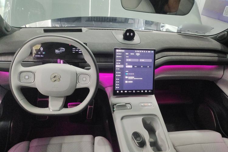 Used Nio EC7 2023 75 kWh Center Console