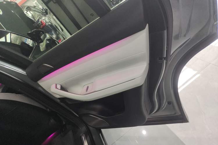 Used Nio EC7 2023 75 kWh Right Rear Door Interior