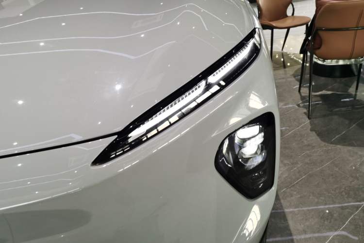 Used Nio EC7 2023 75 kWh Left Front Headlight
