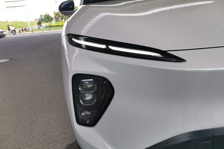 Used Nio EC7 2023 75 kWh Right Front Headlight