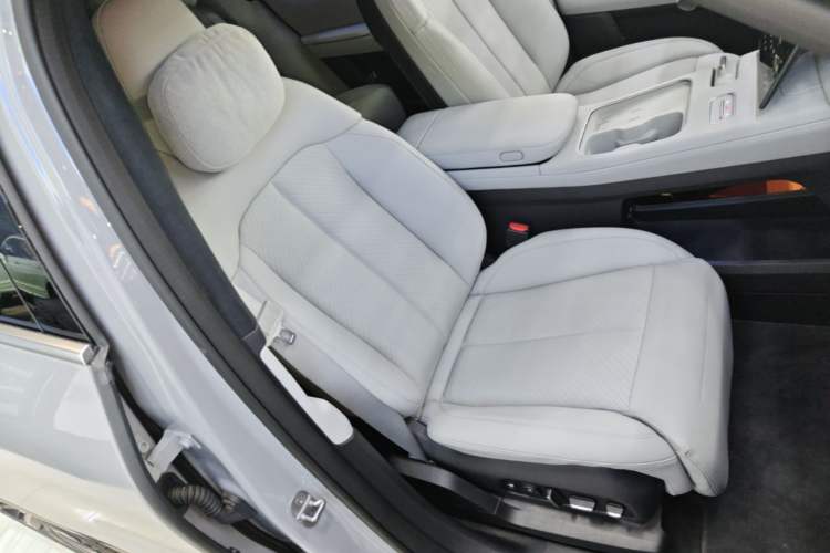 Used Nio EC7 2023 75 kWh Right Front Seat