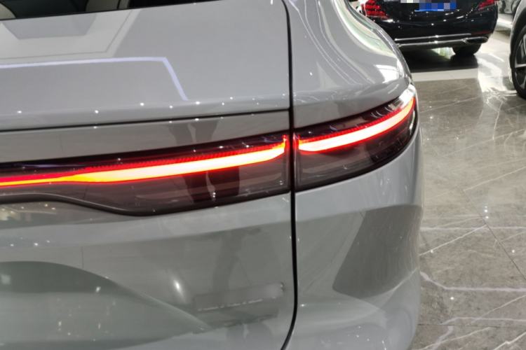 Used Nio EC7 2023 75 kWh Right Rear Taillight