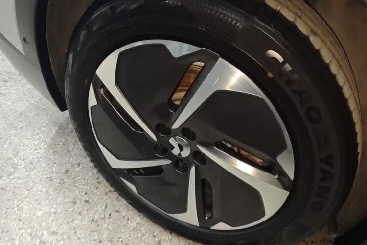 Used Nio EC7 2023 75 kWh Right Rear Wheel Hub