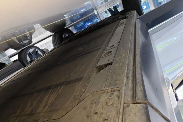 Used Nio EC7 2023 75 kWh Right Side Sill