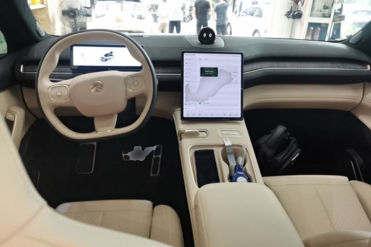 Used Nio EC7 2023 75 kWh Center Console