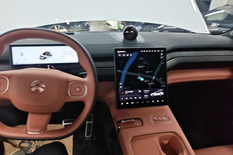 Used Nio EC7 2023 75 kWh Center Console