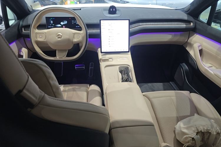 Used Nio EC7 2023 75 kWh Center Console