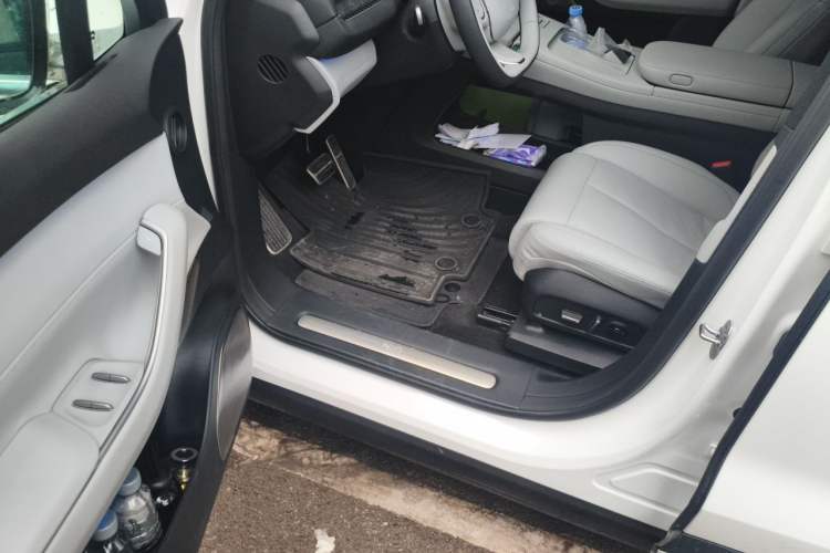 Used Nio EC7 2023 75 kWh Driver Seat