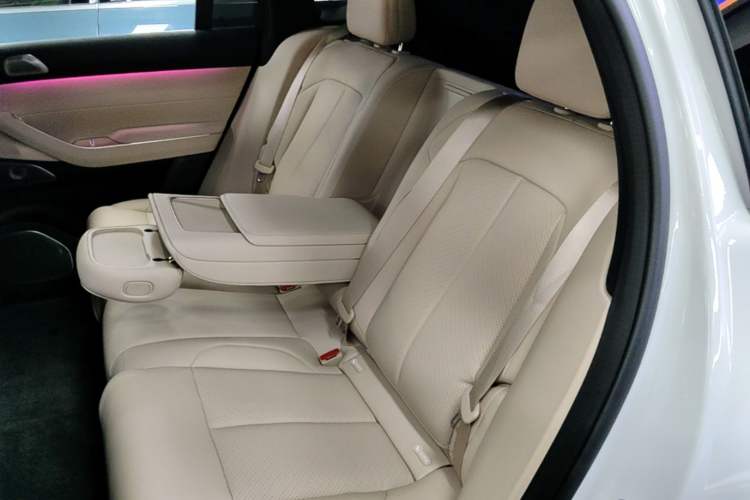 Used Nio EC7 2023 75 kWh Left Rear Seat