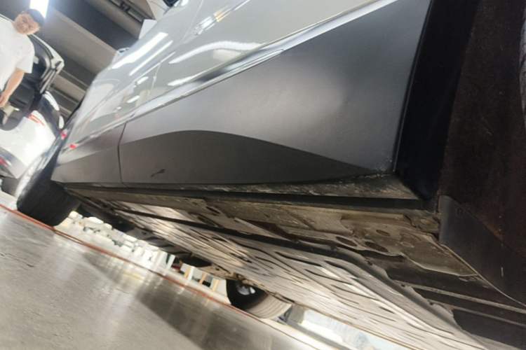 Used Nio EC7 2023 75 kWh Left Side Sill