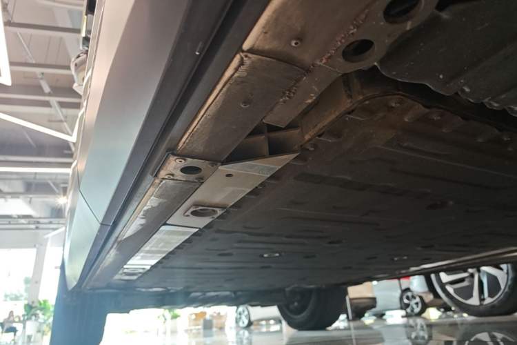 Used Nio EC7 2023 75 kWh Left Side Sill