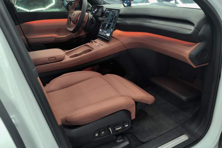 Used Nio EC7 2023 75 kWh Right Front Seat
