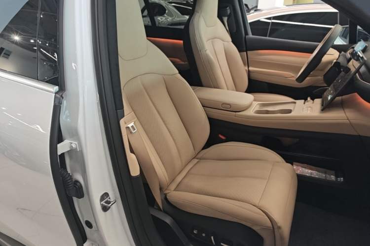 Used Nio EC7 2023 75 kWh Right Front Seat