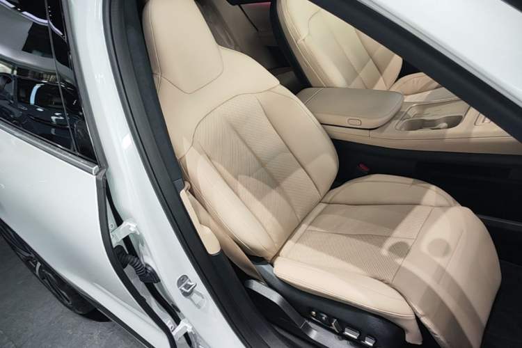 Used Nio EC7 2023 75 kWh Right Front Seat