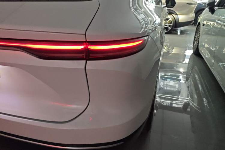 Used Nio EC7 2023 75 kWh Right Rear Taillight