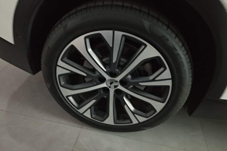 Used Nio EC7 2023 75 kWh Right Rear Wheel Hub