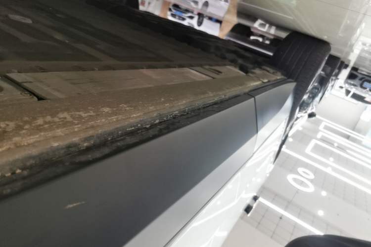 Used Nio EC7 2023 75 kWh Right Side Sill