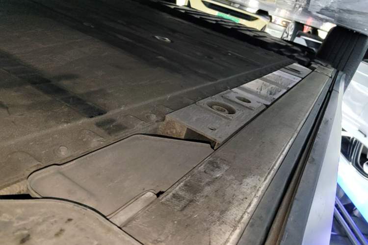 Used Nio EC7 2023 75 kWh Right Side Sill