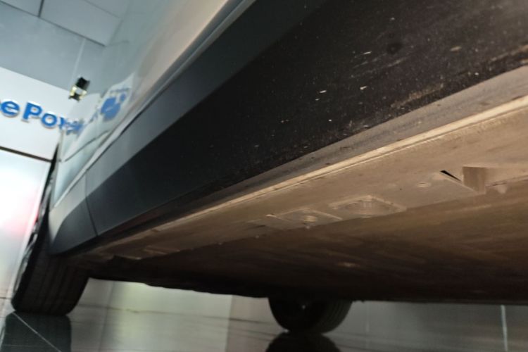 Used Nio EC7 2023 75 kWh Right Side Sill