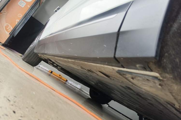 Used Nio EC7 2023 75 kWh Right Side Sill
