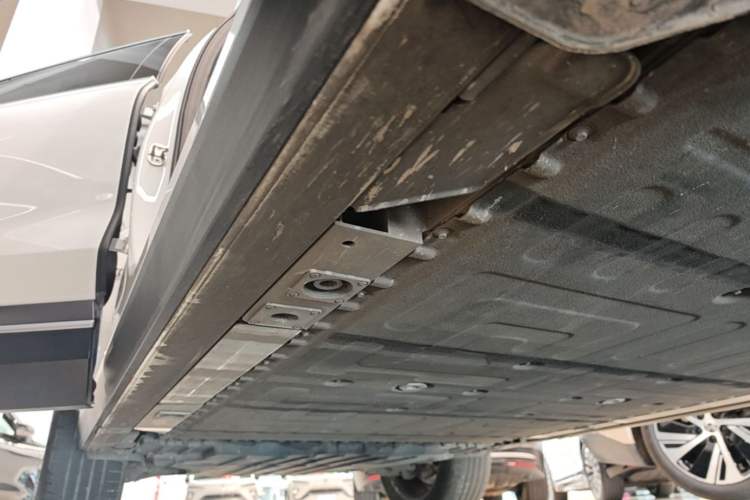 Used Nio EC7 2023 75 kWh Right Side Sill