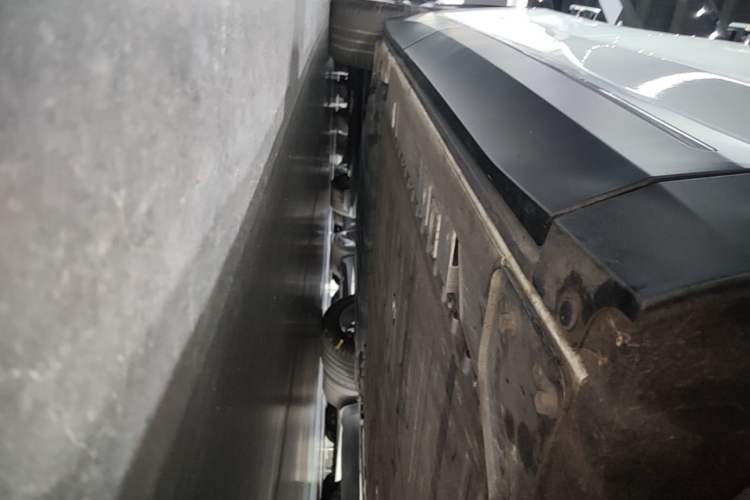 Used Nio EC7 2023 75 kWh Right Side Sill