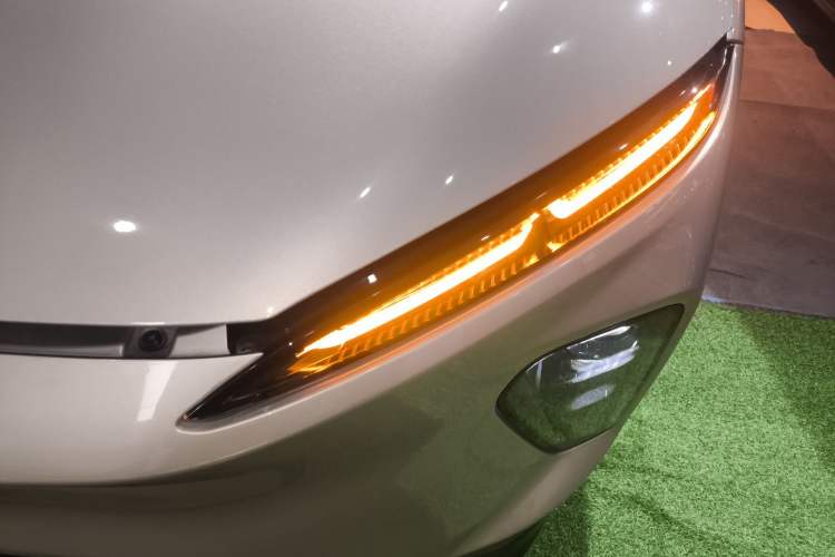 Used Nio EC7 2023 75 kWh Left Front Headlight