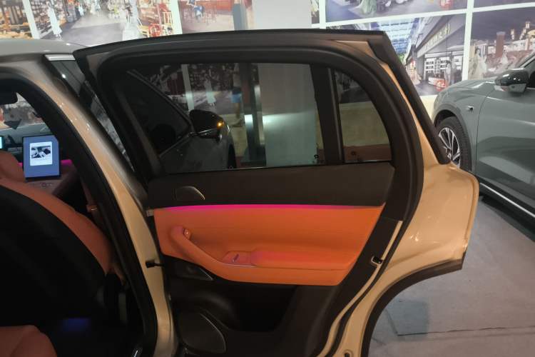 Used Nio EC7 2023 75 kWh Right Rear Door Interior